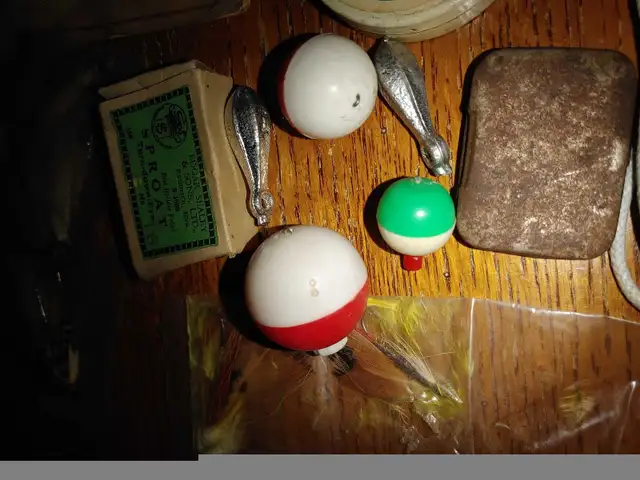 VINTAGE LOT OF FISHING ITEMS EXETER + in Fishing, Camping & Outdoors in Ottawa - Image 4