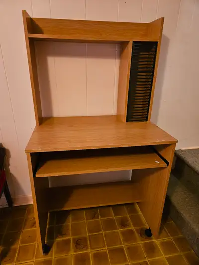 Small free desk, View more