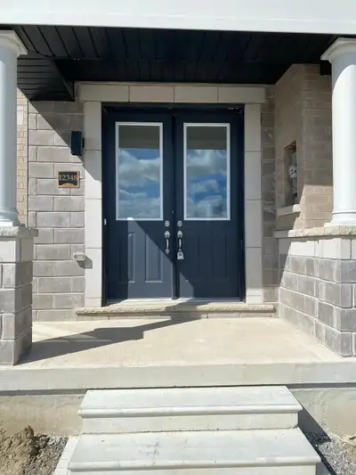 6 Cars Parking, Double Car Garage Town-House, Immaculate 3 +1 Bedrooms & 4 Washrooms Luxury End Town...