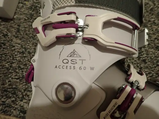 SALOMON - SKI BOOTS - 2 PAIR in Ski in Kelowna - Image 9