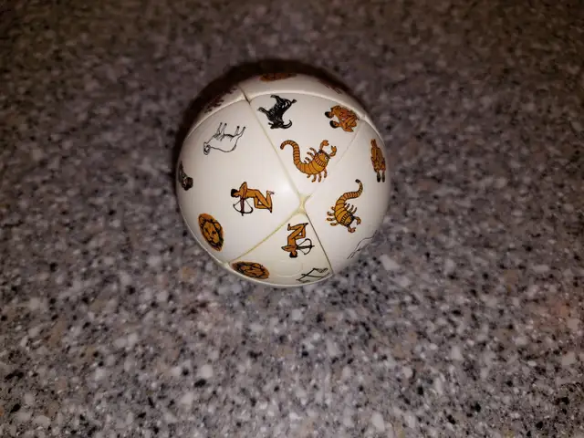 Puzzle Zodiac Magic Ball (aka Mach Ball) from Hungary - 1989 in Toys & Games in Markham / York Region - Image 2