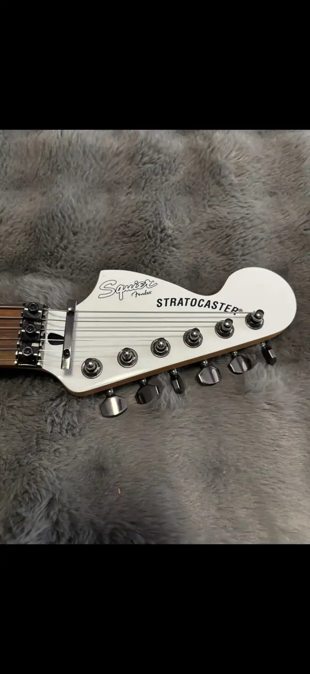 Squier contemporary Stratocaster HH FR in Guitars in Owen Sound - Image 4