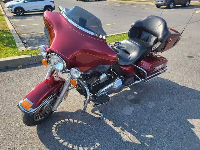 Harley-Davidson FLHTCU 2010 in Touring in West Island - Image 3
