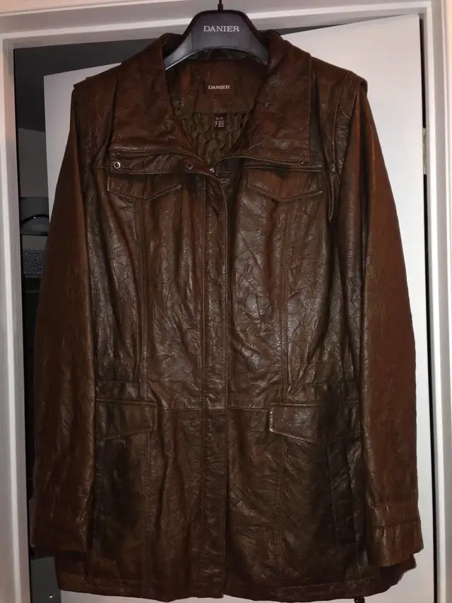 Women’s Danier Leather Jacket  in Women's - Tops & Outerwear in Oshawa / Durham Region - Image 2