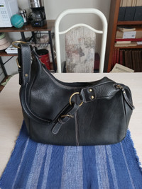 Black leather medium-sized purse