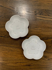 $200/2! Rare Le Creuset Little Twin Stars White Flower Dishes