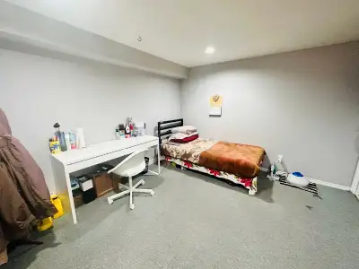Cozy & Spacious Private Basement Room – Ideal for Females