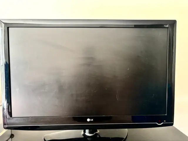 LG TV Monitor for sale in TVs in Mississauga / Peel Region - Image 2