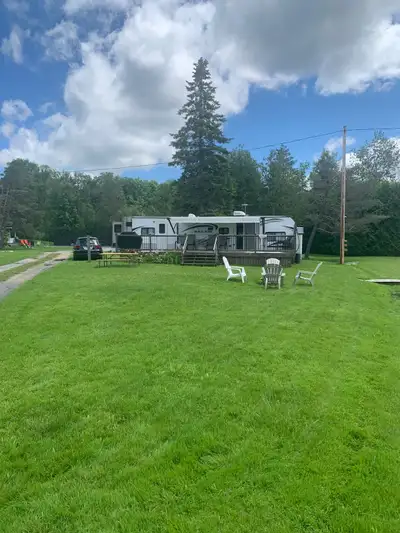 2014 Salem 36BHBS Trailer located in Fenelon Falls at Sandy Beach Resort Inc. On Balsam Lake. Excell...