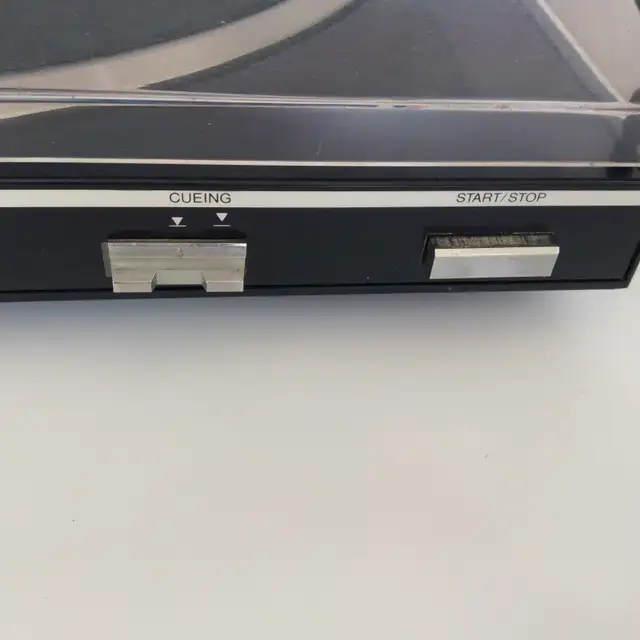 SANYO Auto Return Belt Drive Turntable TP W10 Not Tested. in General Electronics in Mississauga / Peel Region - Image 4