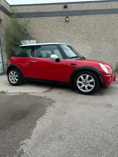 Selling a 2006 Mini Cooper Coupe 162,000km Saftied Rebuilt Title Carfax Available All season Tires T...