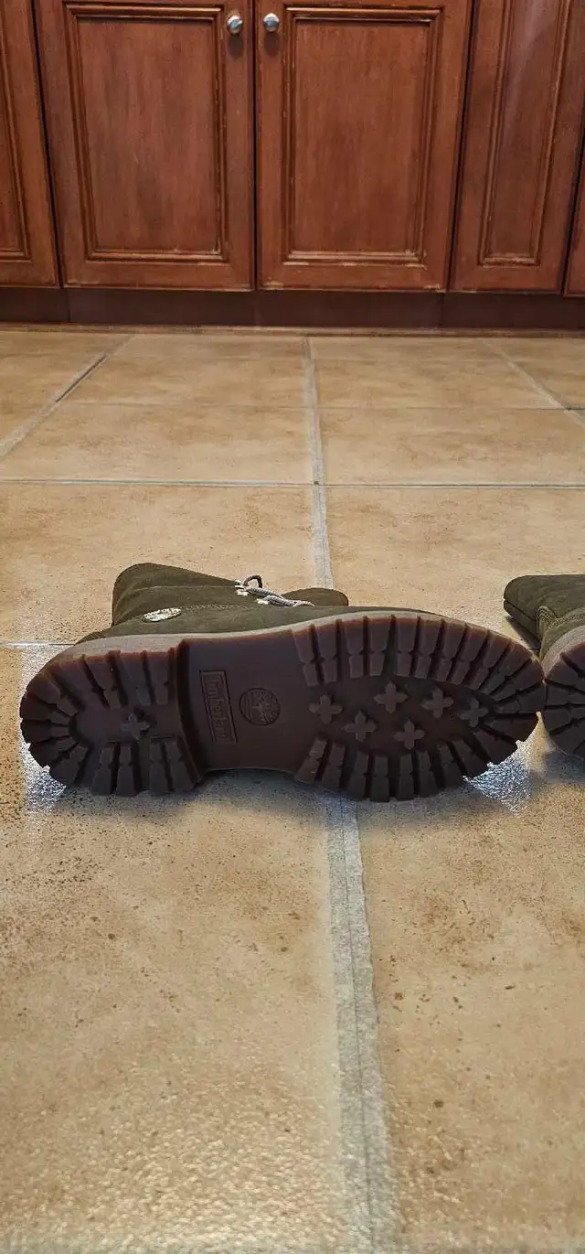 Brand new Timberland women's boots in Women's - Shoes in Oakville / Halton Region - Image 5