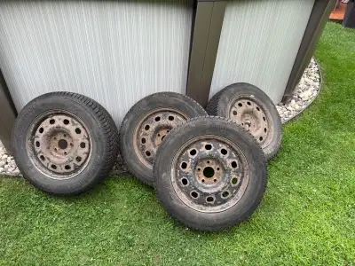 Selling a complete set of 4 winter wheels with steel rims. The size is 225/65/17. Continental Winter...