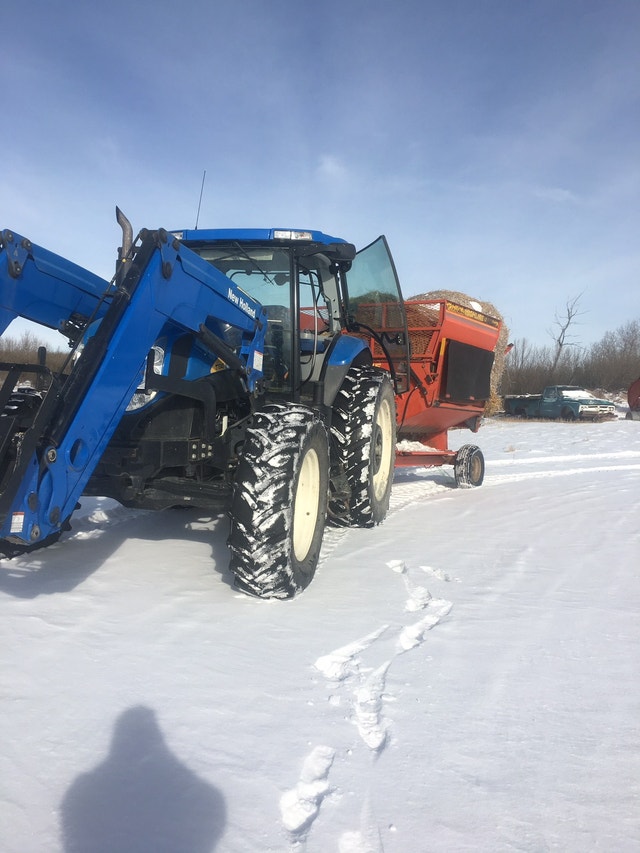 T7040 new holland loader tractor Farming Equipment Saskatoon Kijiji