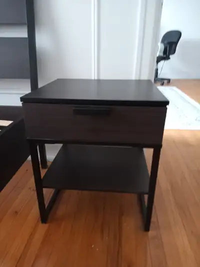 40$ - Table de chevet IKEA (TRYSIL) en très bon état, View more