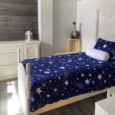 Lit simple en bois massif avec sommier et matelas – Très bon, View more