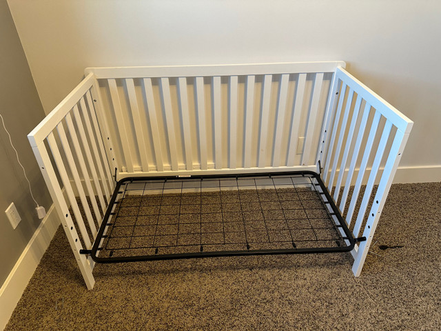 Carter DaVinci Colby 4-in-1 Convertible Crib - White in Cribs in Saskatoon - Image 4