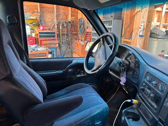 GMC safari in Cars & Trucks in Edmonton - Image 3