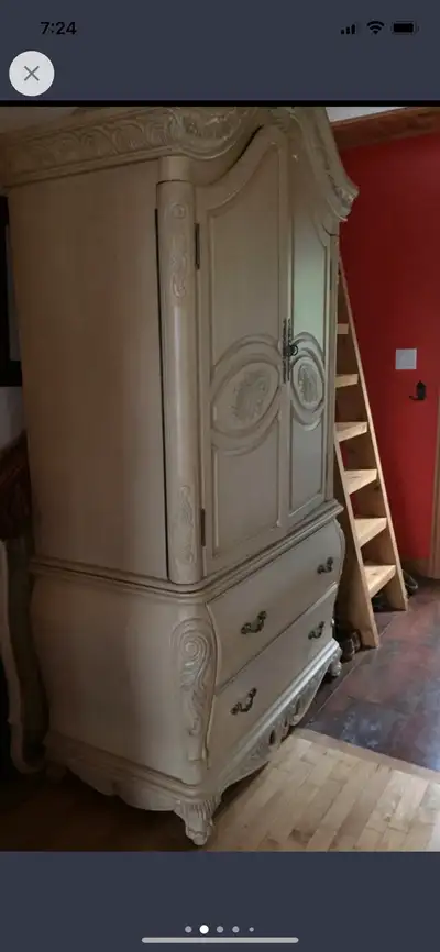 See description in photo Beautiful and functional - it’s an absolute bargain at this price !! It’s a...