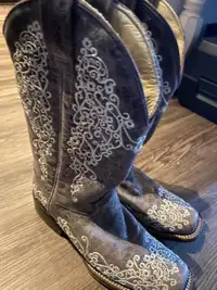Fancy ladies cowboy boots