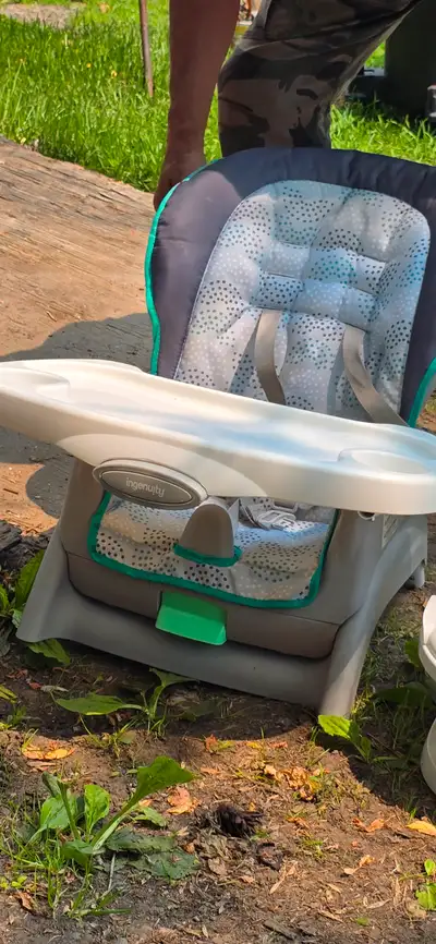 hi im selling a high chair for my cousin and swing they are out of the boxes but never used not even...