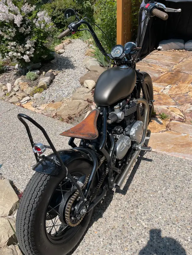 Custom Triumph Bobber 2018 in Street, Cruisers & Choppers in Calgary - Image 5