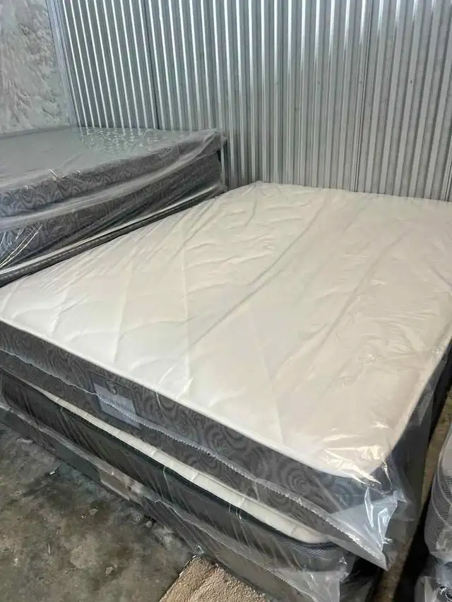Matelas simple,Matelas double,Matelas queen,matelas king à vendr in Beds & Mattresses in City of Montréal - Image 2