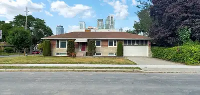 Renovated Rooms & Private Suites for Rent – Yonge & Sheppard – Walk to Subway Beautifully renovated...