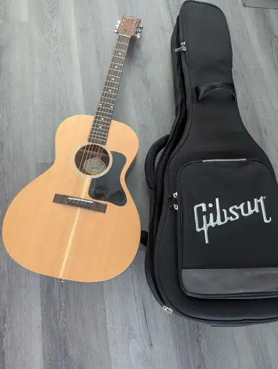 Gibson guitar all solid Woods and sound port*Near new, View more