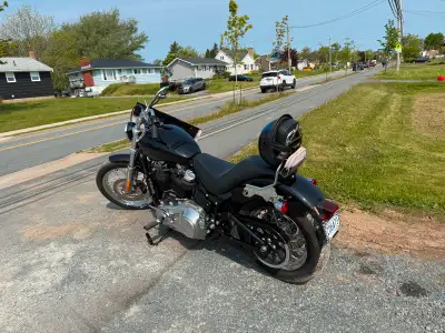 2021 Harley Softail with dealer installed options like new can no longer enjoy due to crippling hand...