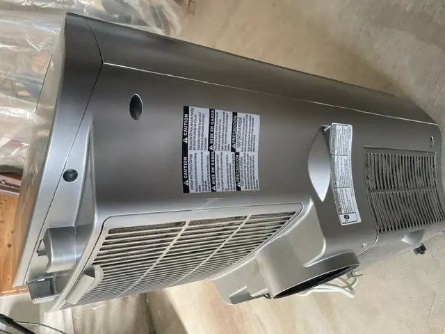 INSIGNIA portable air conditioner in Heaters, Humidifiers & Dehumidifiers in Hamilton - Image 7