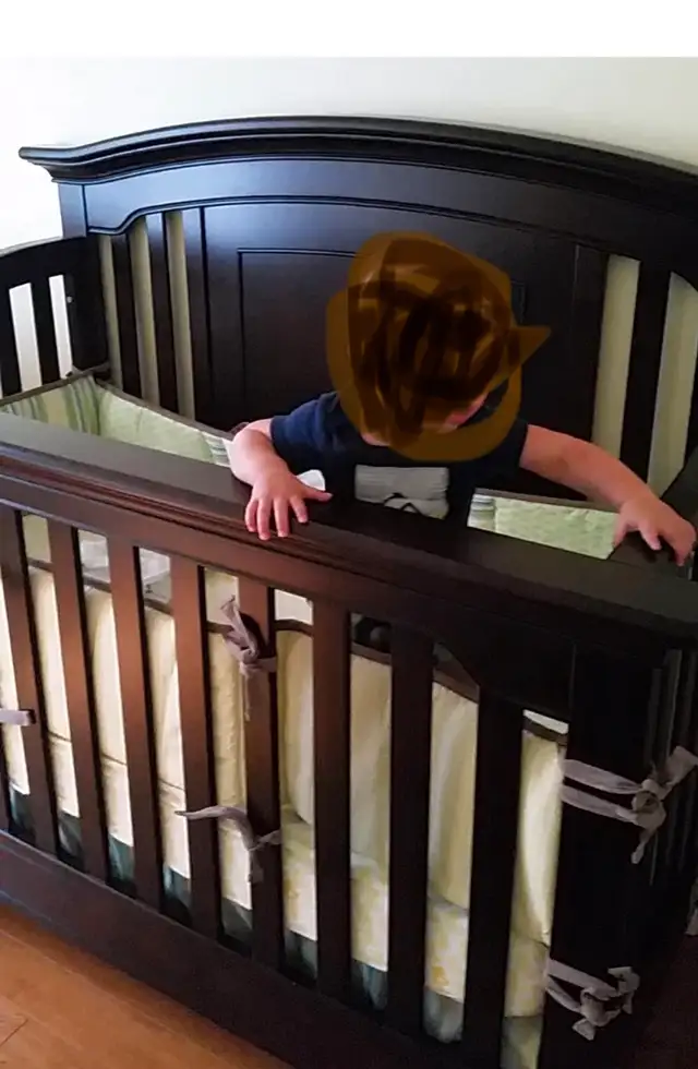 Convertible Crib in Cribs in Mississauga / Peel Region - Image 2