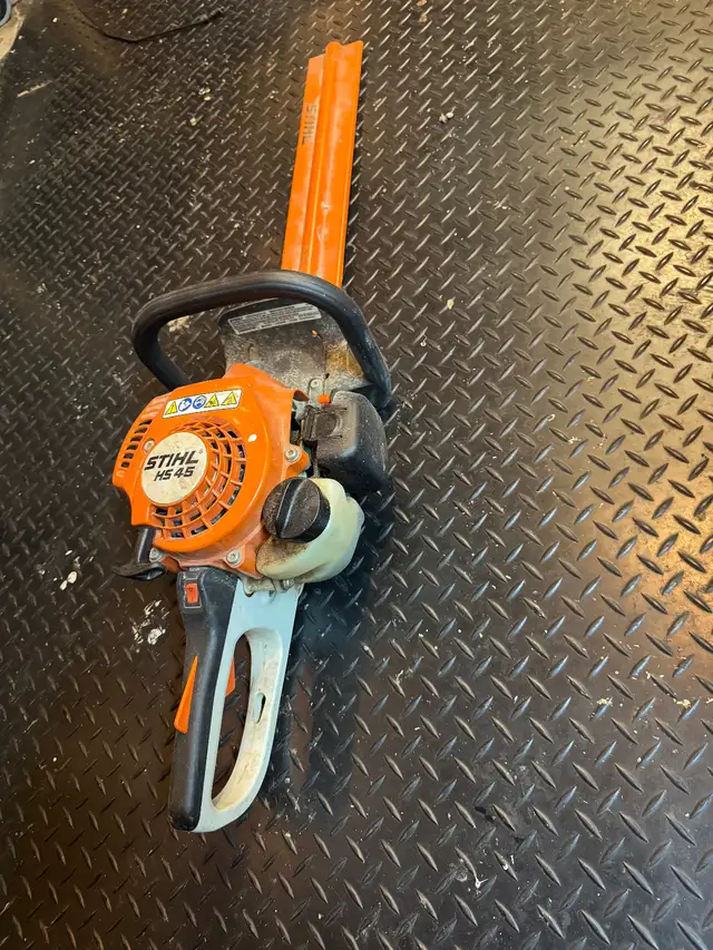 Stihl HS 45 Hedge Trimmer in Outdoor Tools & Storage in Hamilton - Image 3