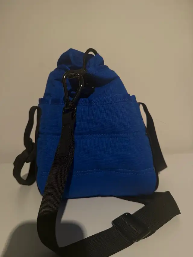 Lululemon Blue Crossbody Bag Purse in Bags & Luggage in City of Toronto - Image 3