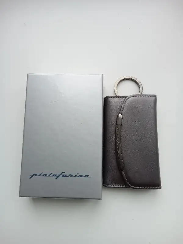 Porte cles Pininfarina tout cuir 4 cles couleur naturel in Arts & Collectibles in Laurentides - Image 2