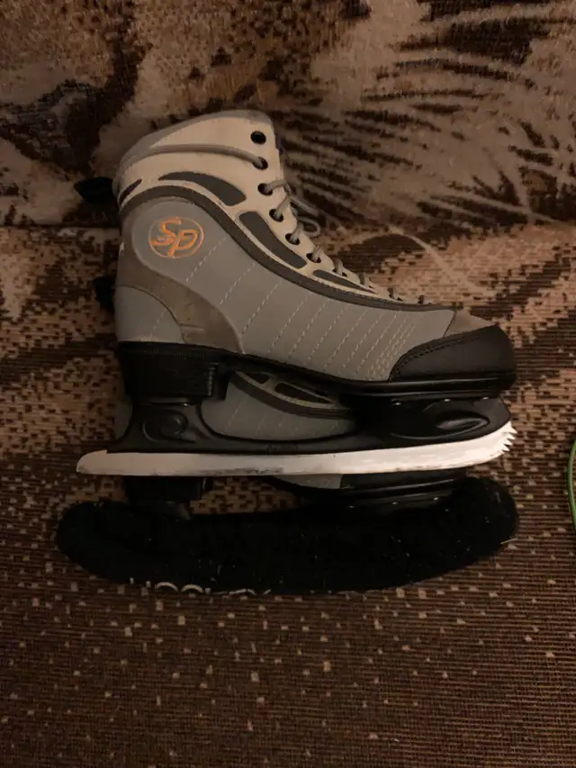 Women’s skates CCM size 6 in Skates & Blades in Ottawa - Image 4