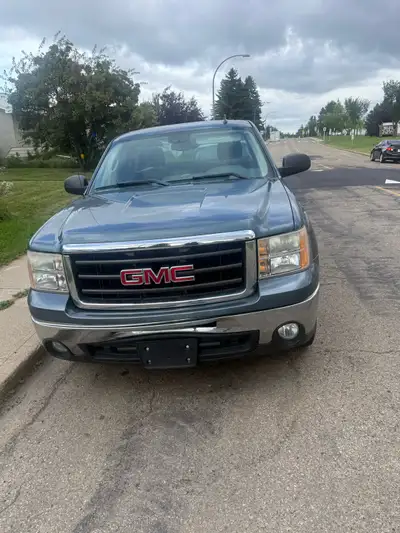 This reliable GMC Sierra 1500 is a sturdy pickup truck currently available in used condition with 12...