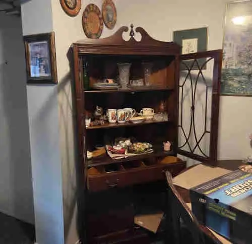 Antique furniture in Hutches & Display Cabinets in Muskoka - Image 2