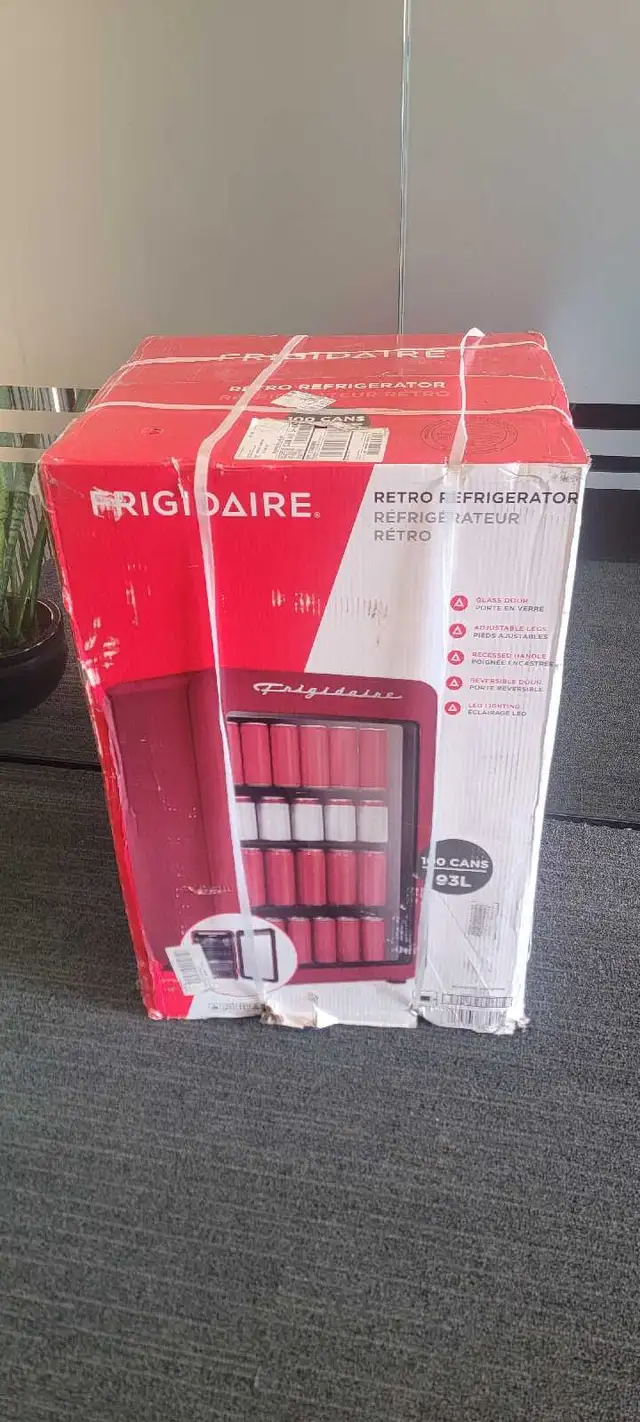 NIB - Frigidaire Retro Mini Refridgerator - 3.3 cu.ft- Red in Refrigerators in Barrie - Image 7