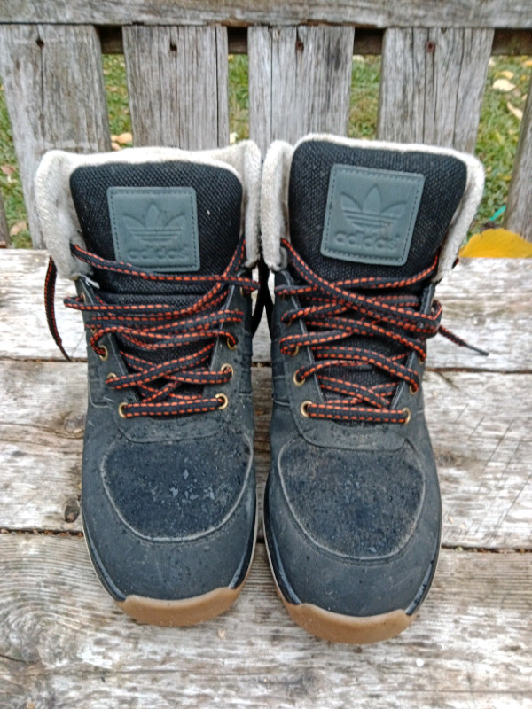 Men's 8.5 Insulated Adidas Boots, Comfortable, Stylish  in Men's Shoes in Oshawa / Durham Region