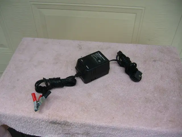 1-Amp Certified 12V Maintenance Battery Charger. Black.