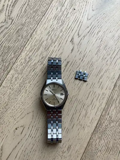 Grand Seiko 9587-8000 watch Running great and good cosmetic condition Sized for 6.5-6.75”, comes wit...