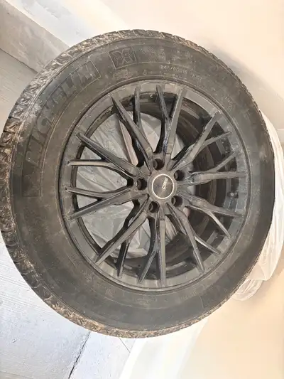 Michelin Snow Ice - Winter tires 245/60R18. (245/60/18) plus With Black 18-inch aluminum rims. 5 bol...