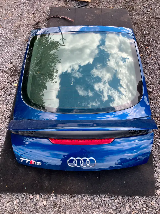 2008-2015 Mk2 Audi TTRS Trunk in Auto Body Parts in Hamilton - Image 2