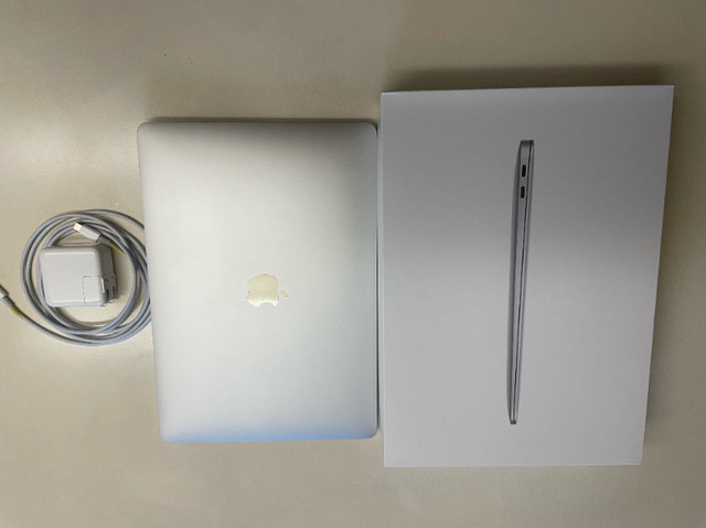 MacBook Air (Retina, 13-inch, 2020) in Laptops in Calgary - Image 4