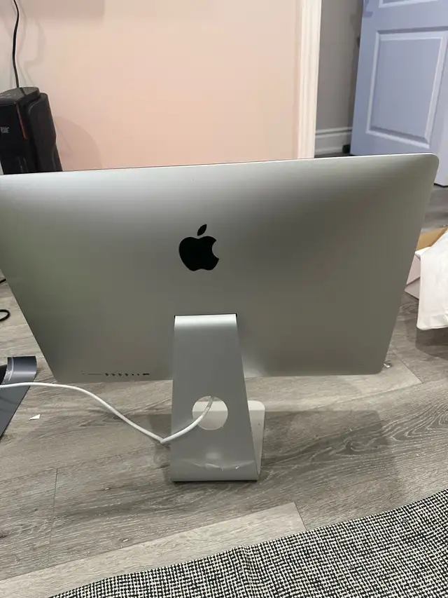 Apple iMac 27” Retina 5K Late 2020 in Desktop Computers in Oakville / Halton Region - Image 3