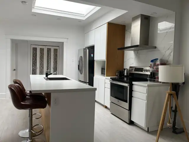 Bright 5 1/2 - Duplex lease transfer - September 1st - Snowdon