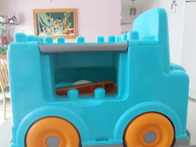 camion truc pour  manger(food) avec bloc?? in Kids in Laval / North Shore - Image 4