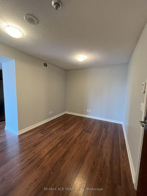 2 bedroom plus den Kennedy and 401 Long Term Rentals City of