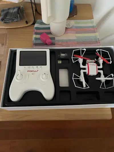 One working and one not working* both controllers work Selling a Focus LiteHawk drone, perfect for b...